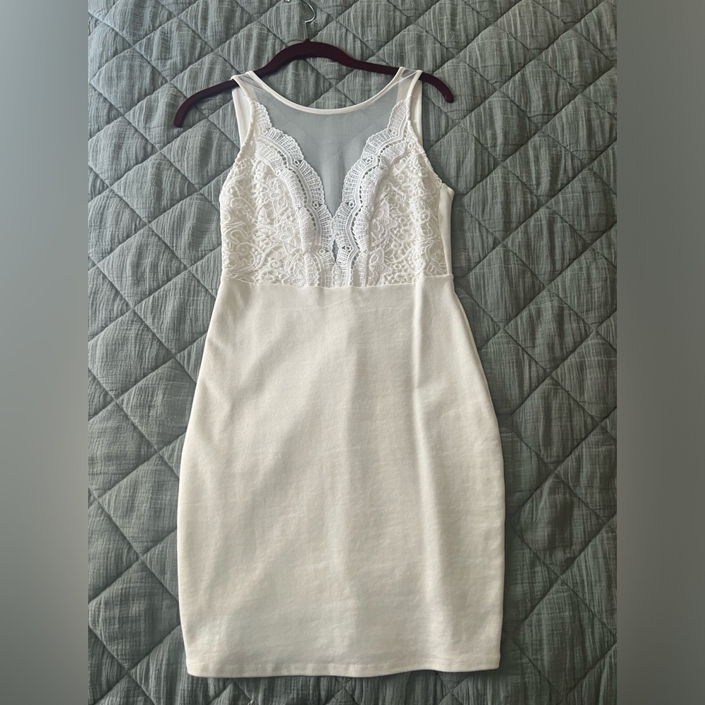 Lulu’s white dress